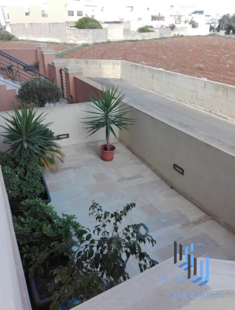 Ground Floor Maisonette with Yards & Green Views – Naxxar · 10