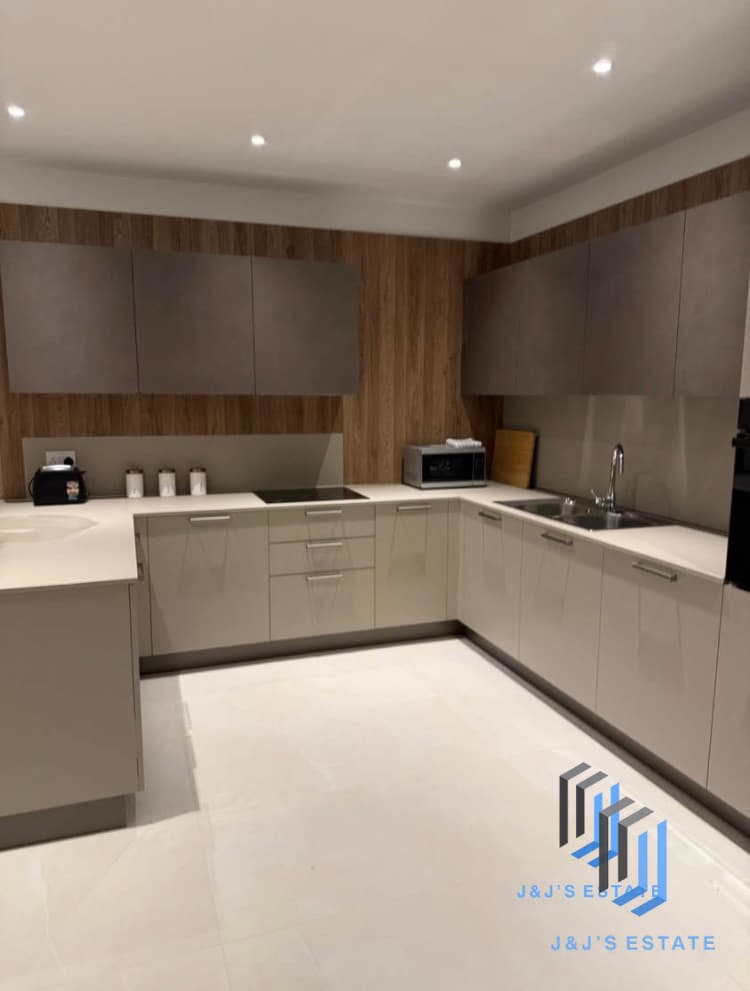 Modern 3-Bedroom Apartment in Pembroke · 3