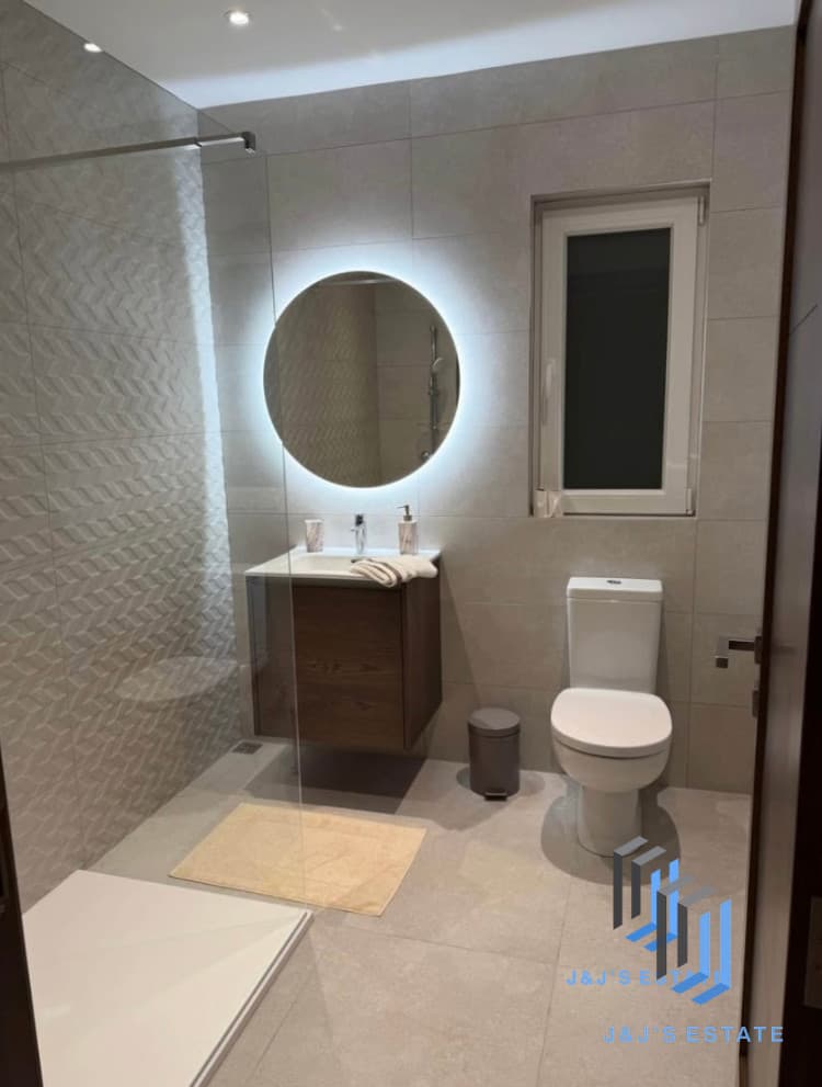 Modern 3-Bedroom Apartment in Pembroke · 6