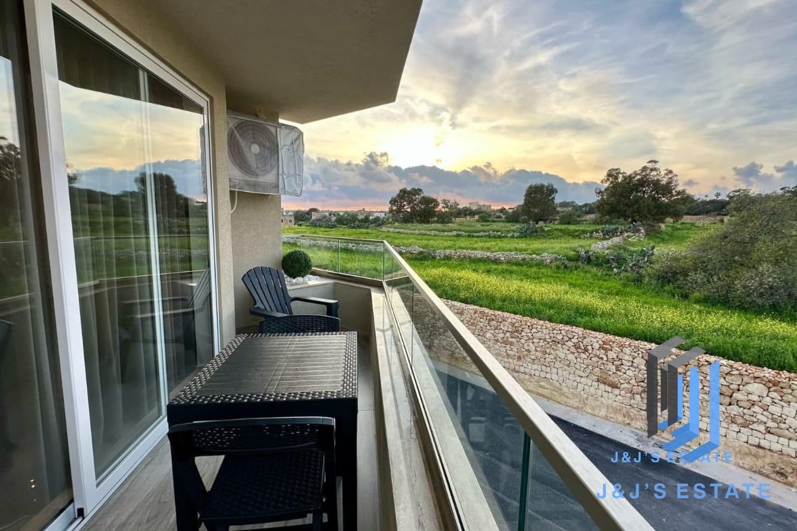 Furnished 3-Bedroom Corner Apartment with ODZ Views - Marsaxlokk · 12