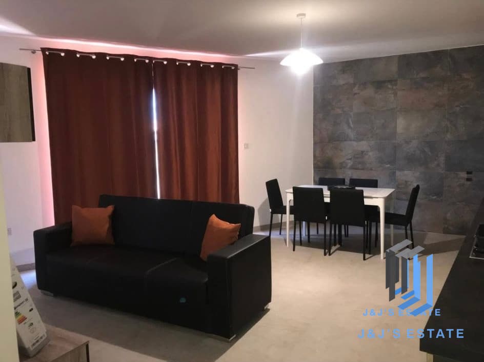 Spacious 3-Bedroom Apartment - 5 Minutes from Airport · 1