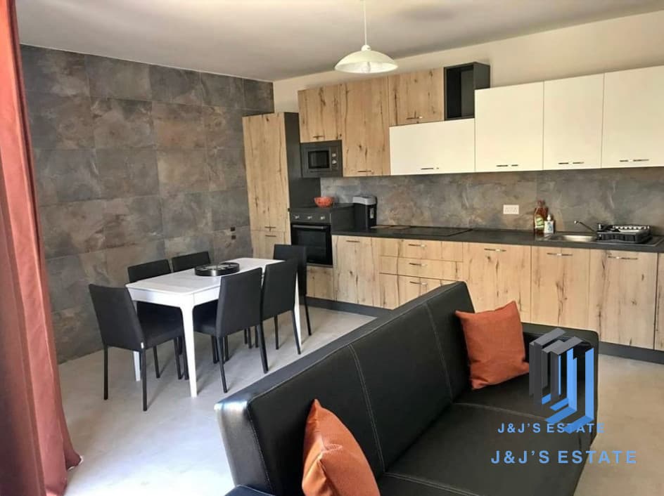 Spacious 3-Bedroom Apartment - 5 Minutes from Airport · 4