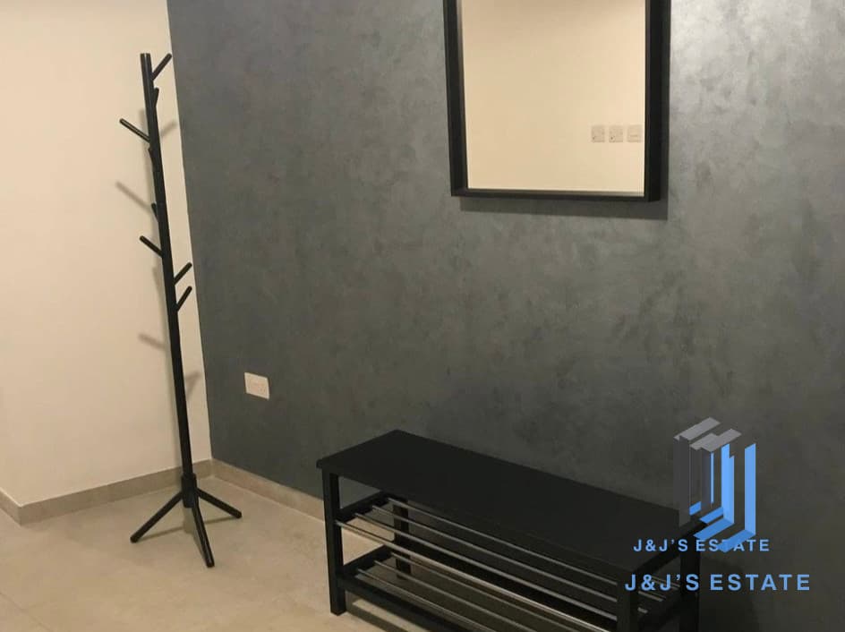 Spacious 3-Bedroom Apartment - 5 Minutes from Airport · 7