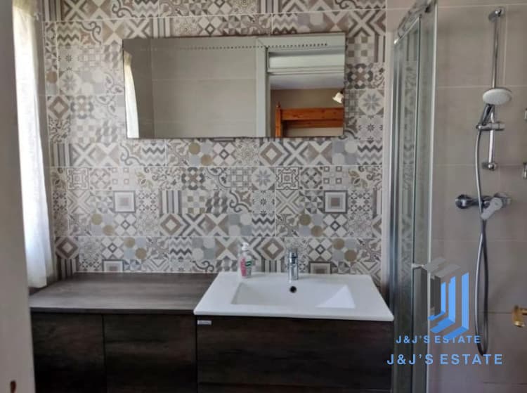Bright 3-Bedroom Apartment in the Heart of Mosta · 7