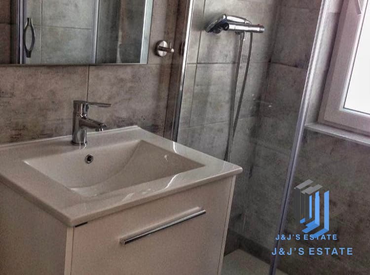Bright 3-Bedroom Apartment in the Heart of Sliema · 5