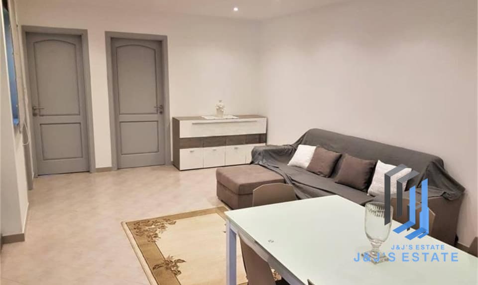 Seafront 2-Bedroom Penthouse with Stunning Views in Salina, Naxxar · 4