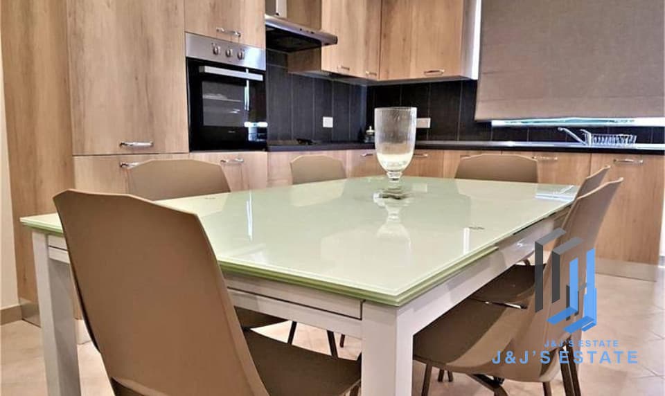 Seafront 2-Bedroom Penthouse with Stunning Views in Salina, Naxxar · 5