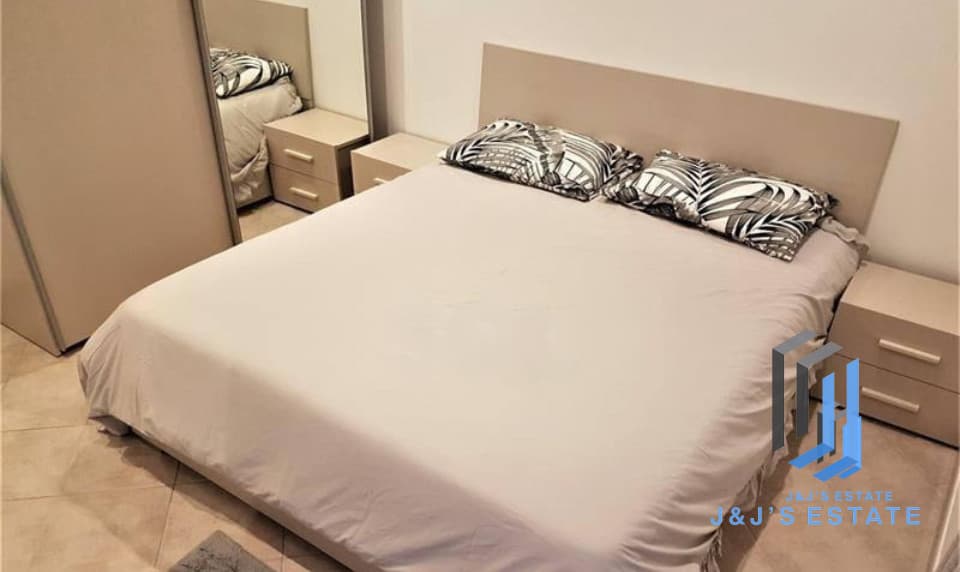 Seafront 2-Bedroom Penthouse with Stunning Views in Salina, Naxxar · 6