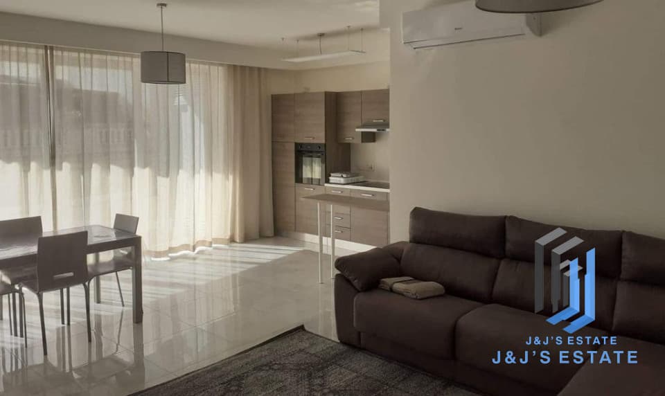 Modern 2-Bedroom Apartment with Backyard in Iklin · 1