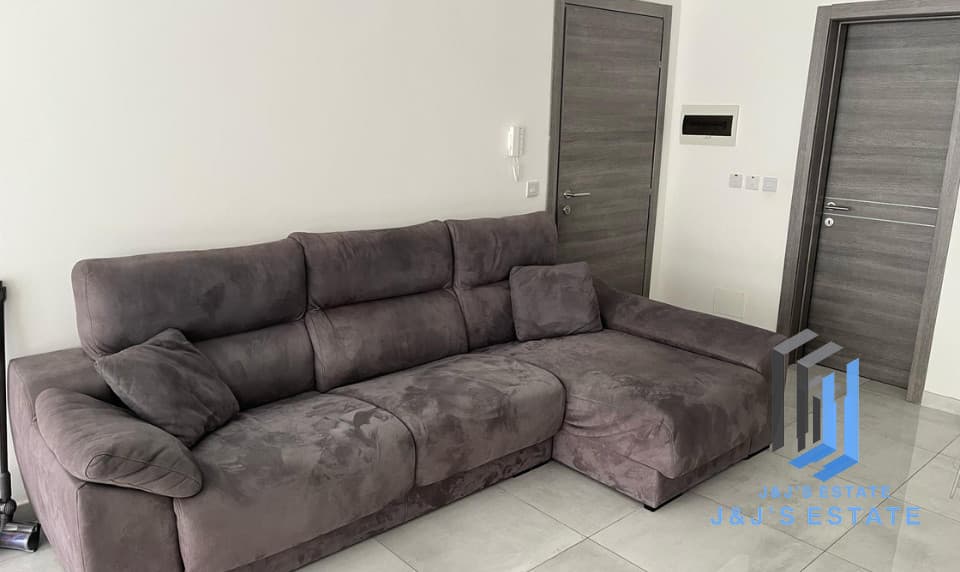 Modern 2-Bedroom Apartment with Backyard in Iklin · 3