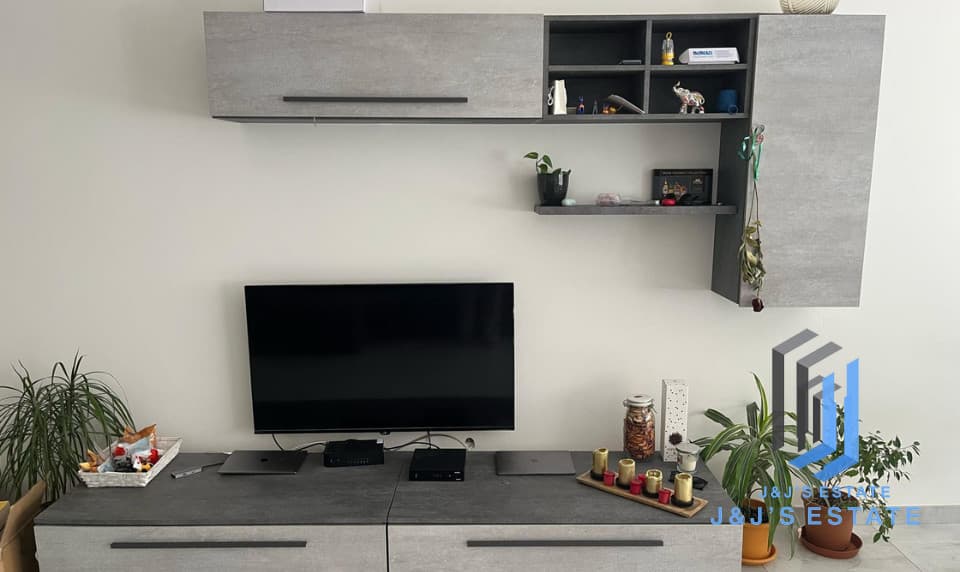 Modern 2-Bedroom Apartment with Backyard in Iklin · 5