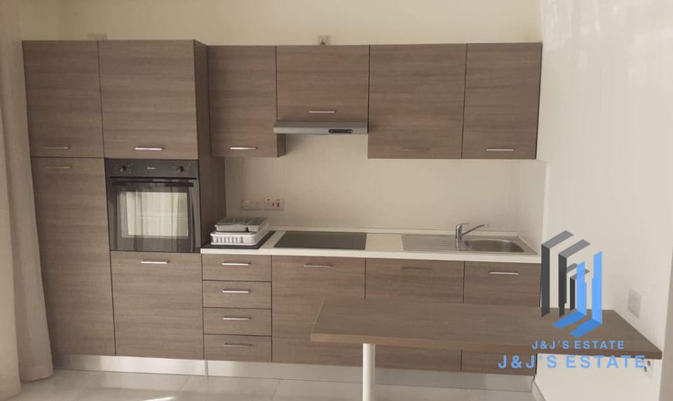 Modern 2-Bedroom Apartment with Backyard in Iklin · 8