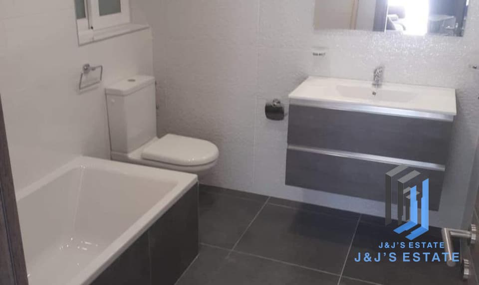 Modern 2-Bedroom Apartment with Backyard in Iklin · 14