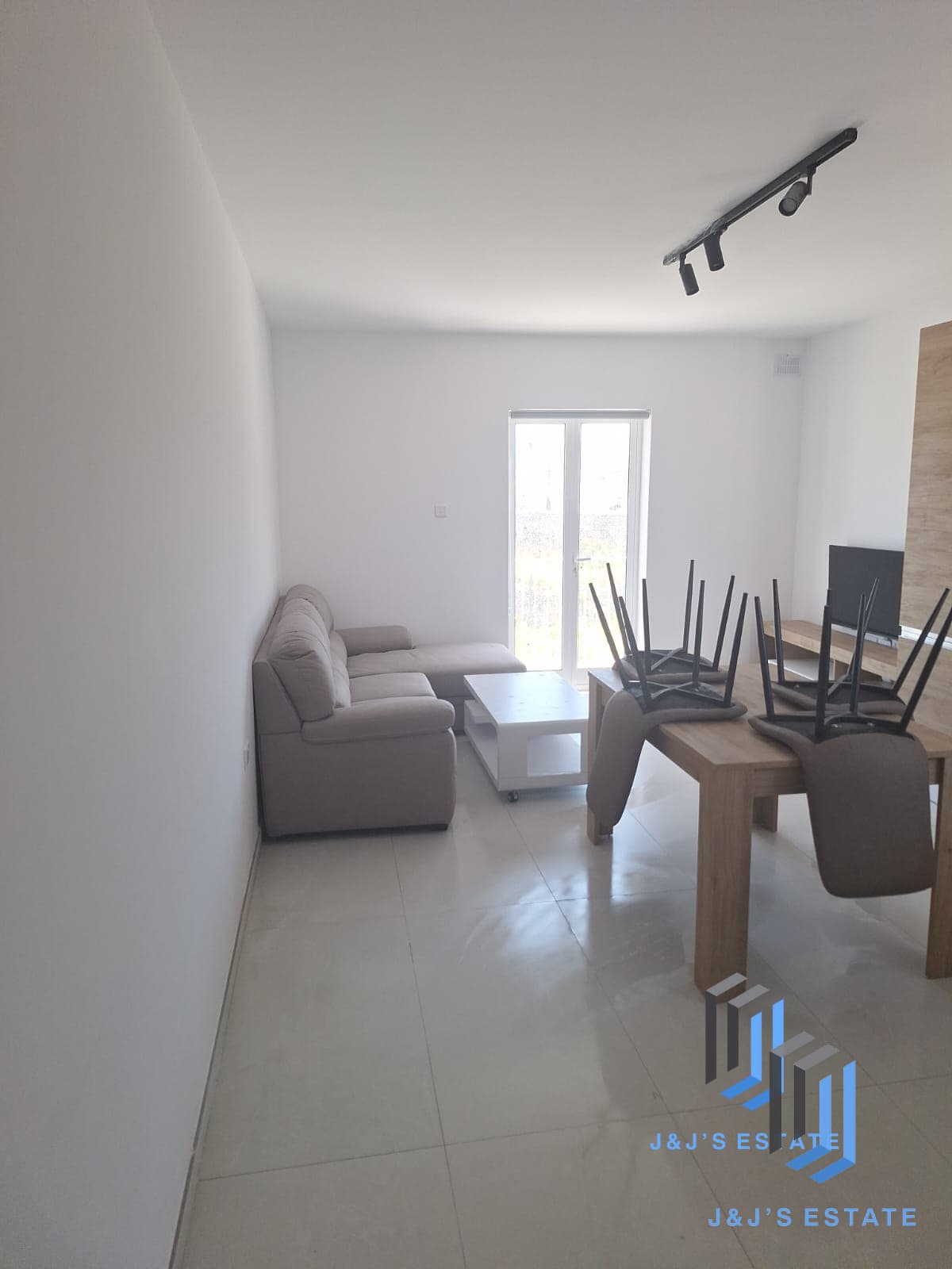 Modern 1-Bedroom Apartment in Msida · 5