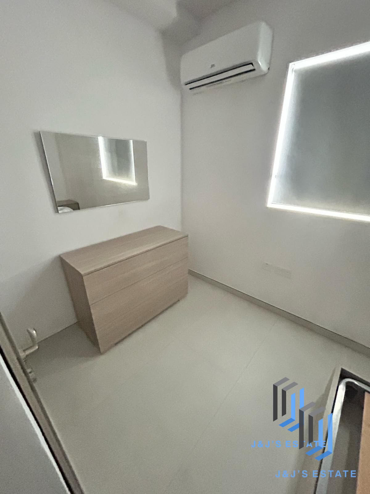 Modern 2-Bedroom Apartment in Msida · 8