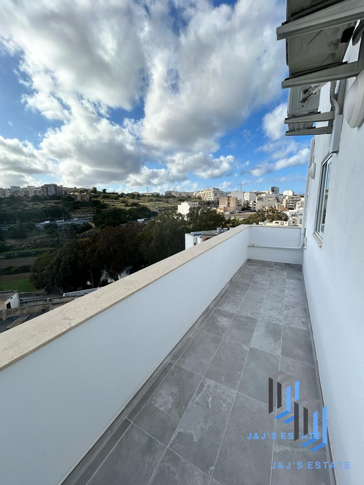 Modern 2-Bedroom Apartment in Msida · 11