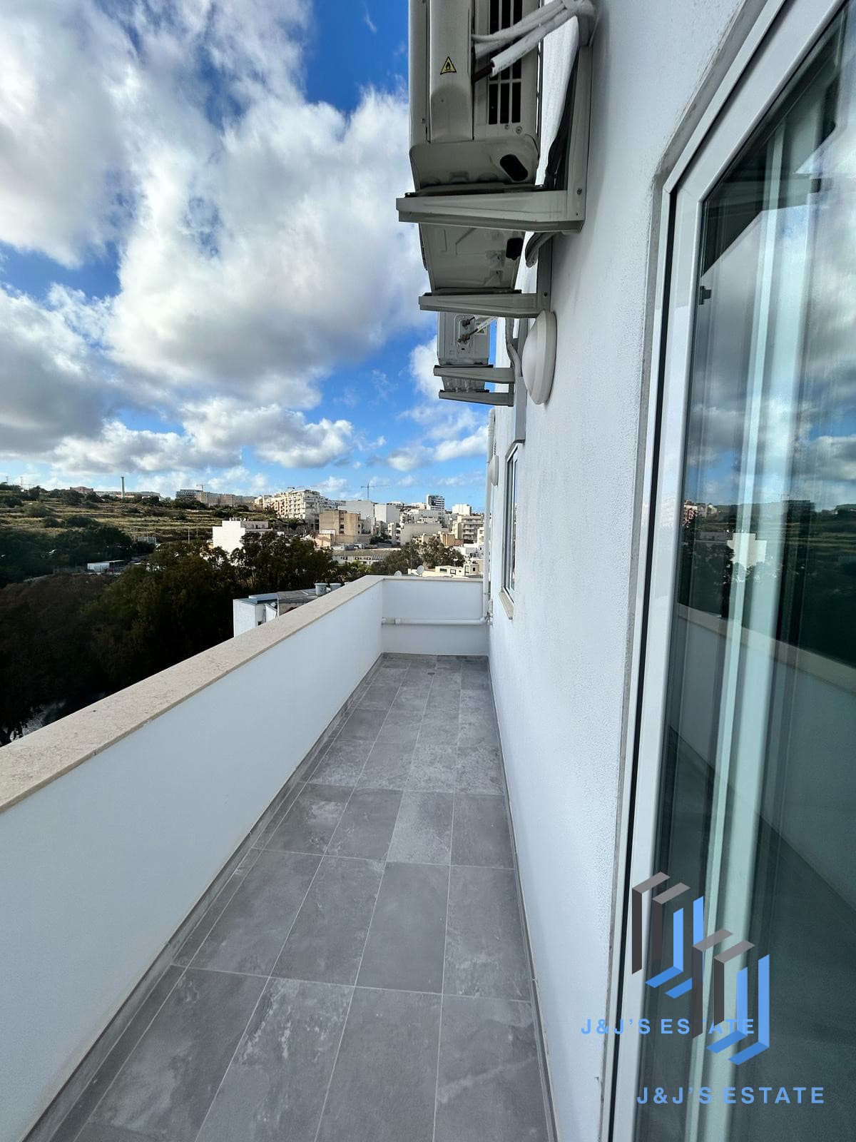 Modern 2-Bedroom Apartment in Msida · 12