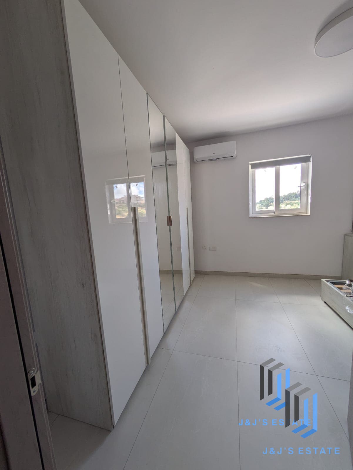 Spacious 3-Bedroom Apartment in Msida · 5