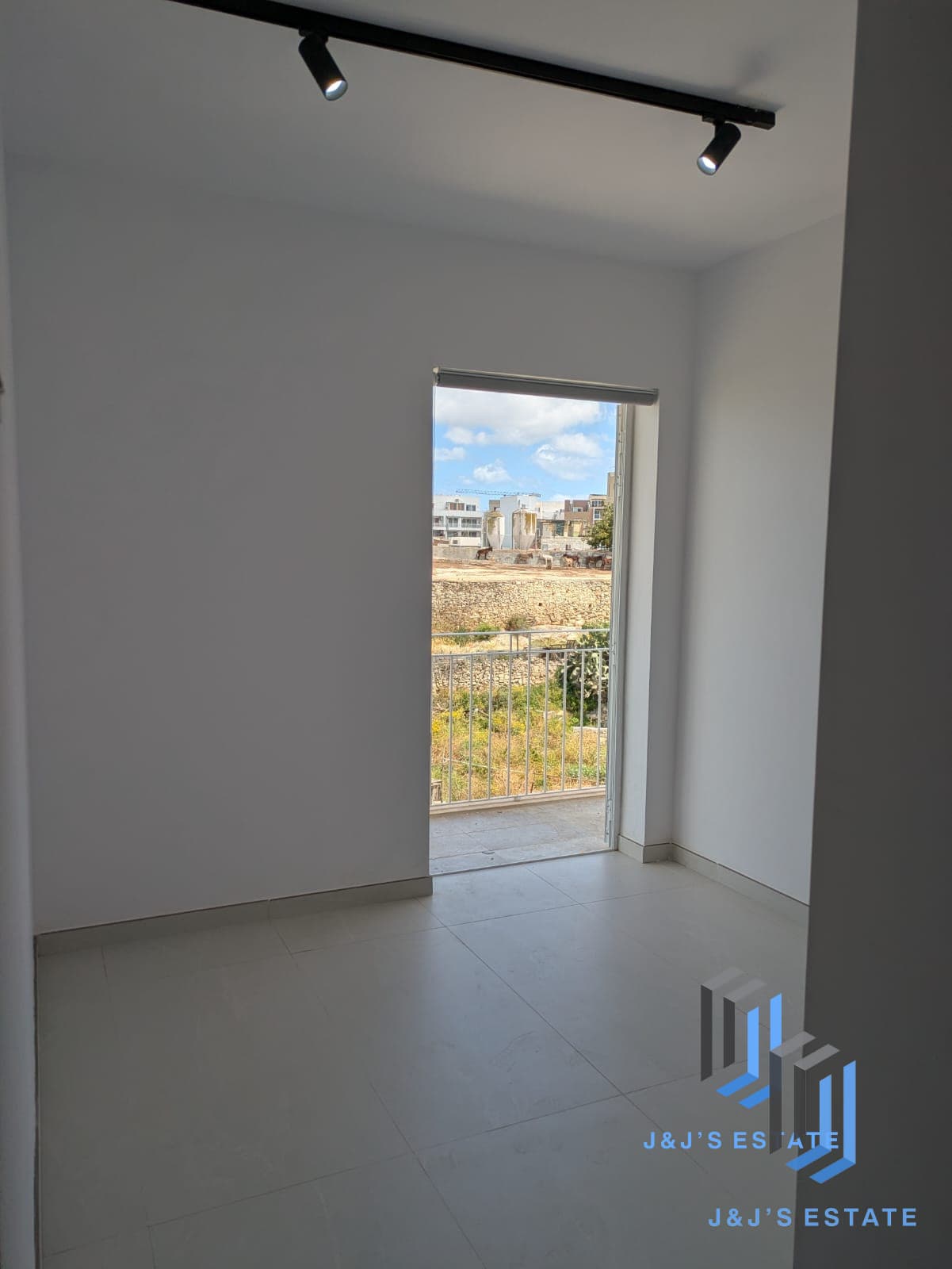 Spacious 3-Bedroom Apartment in Msida · 6