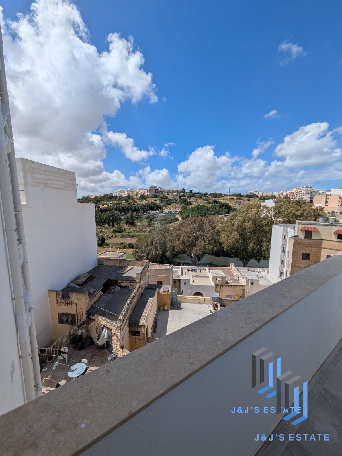 Spacious 3-Bedroom Apartment in Msida · 11