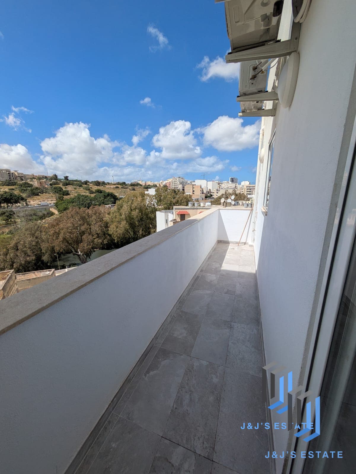 Spacious 3-Bedroom Apartment in Msida · 12