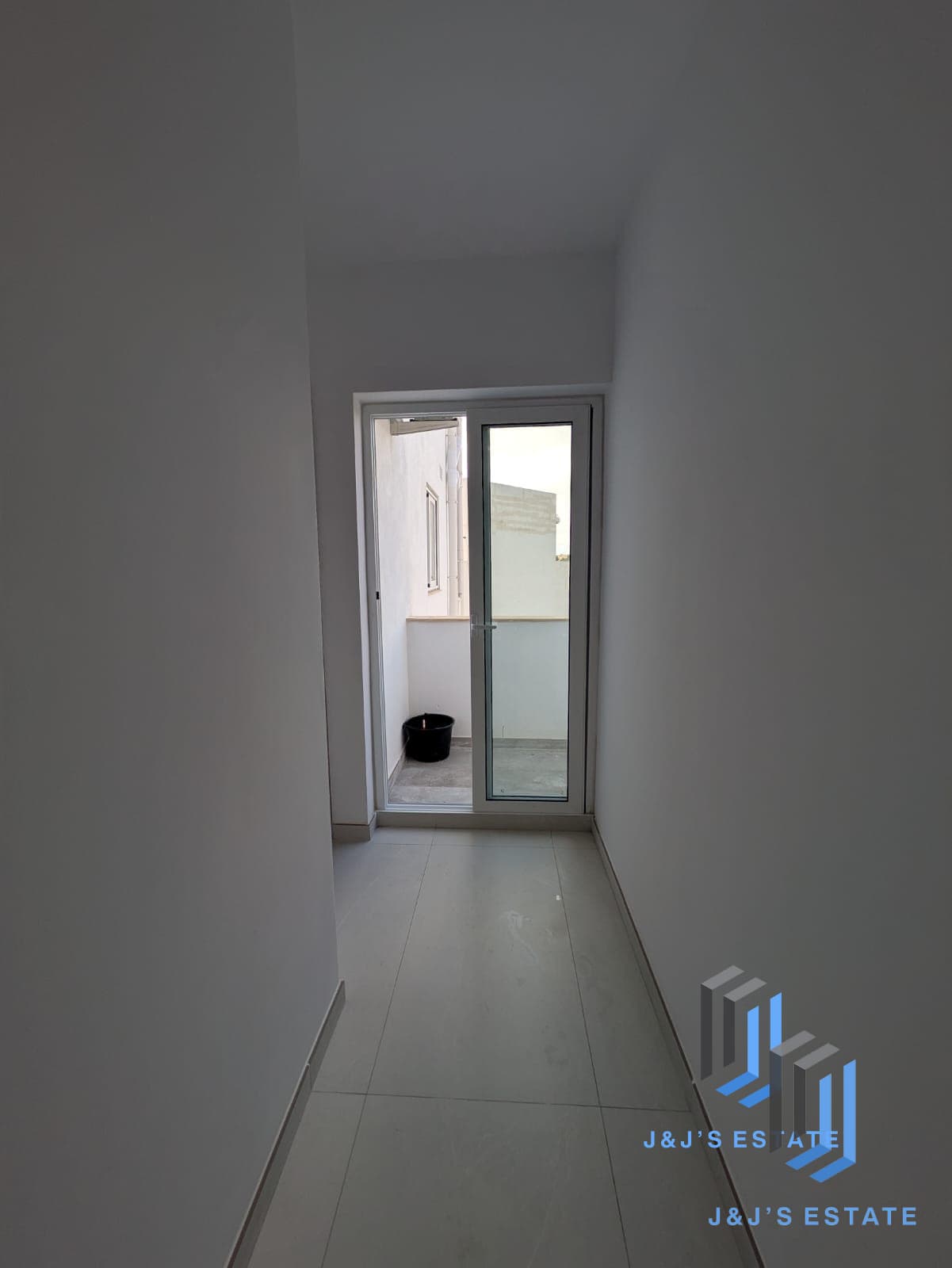 Spacious 3-Bedroom Apartment in Msida - Central Location · 13