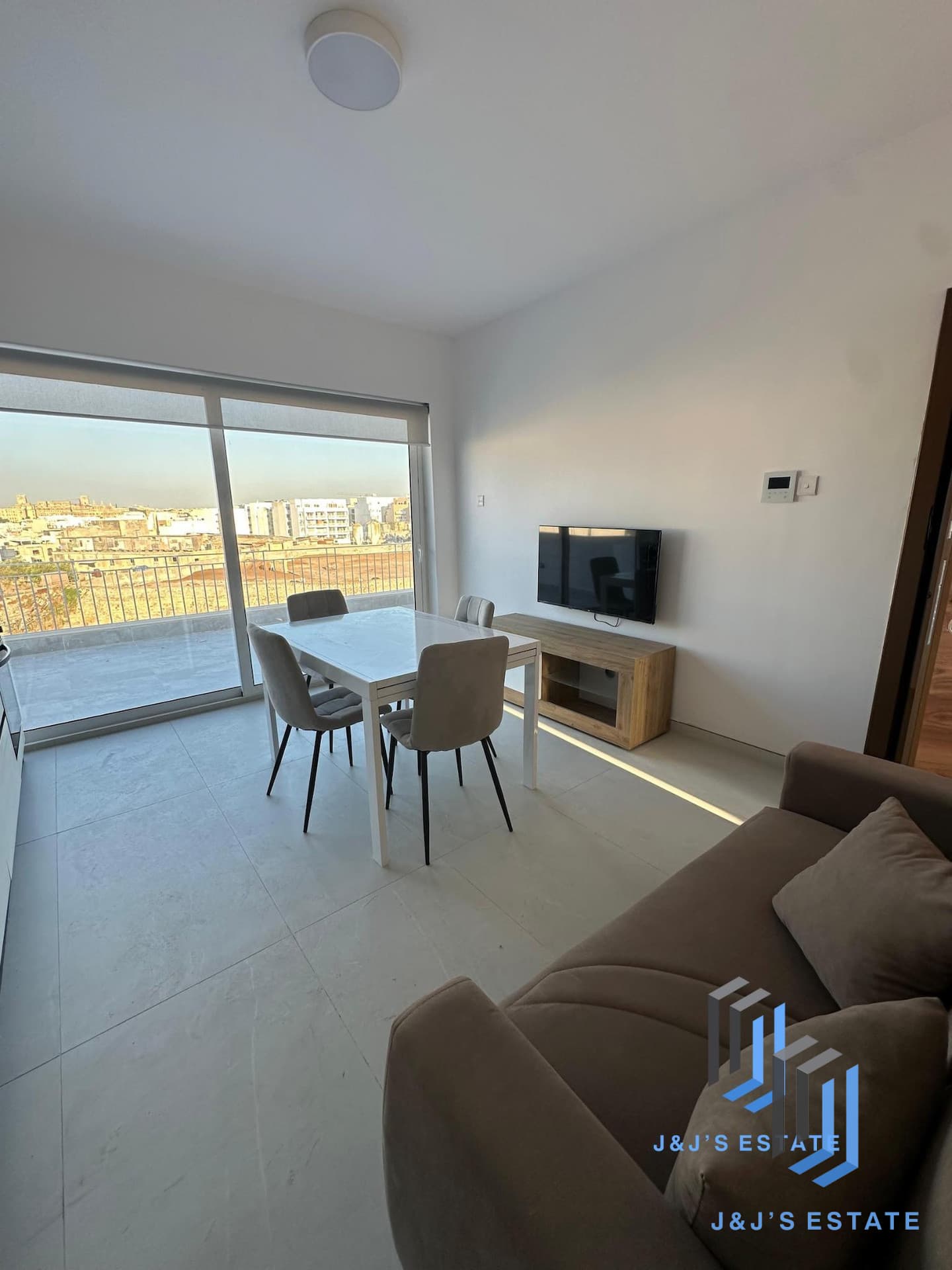 Modern 1-Bedroom Penthouse in Msida with City Views · 2
