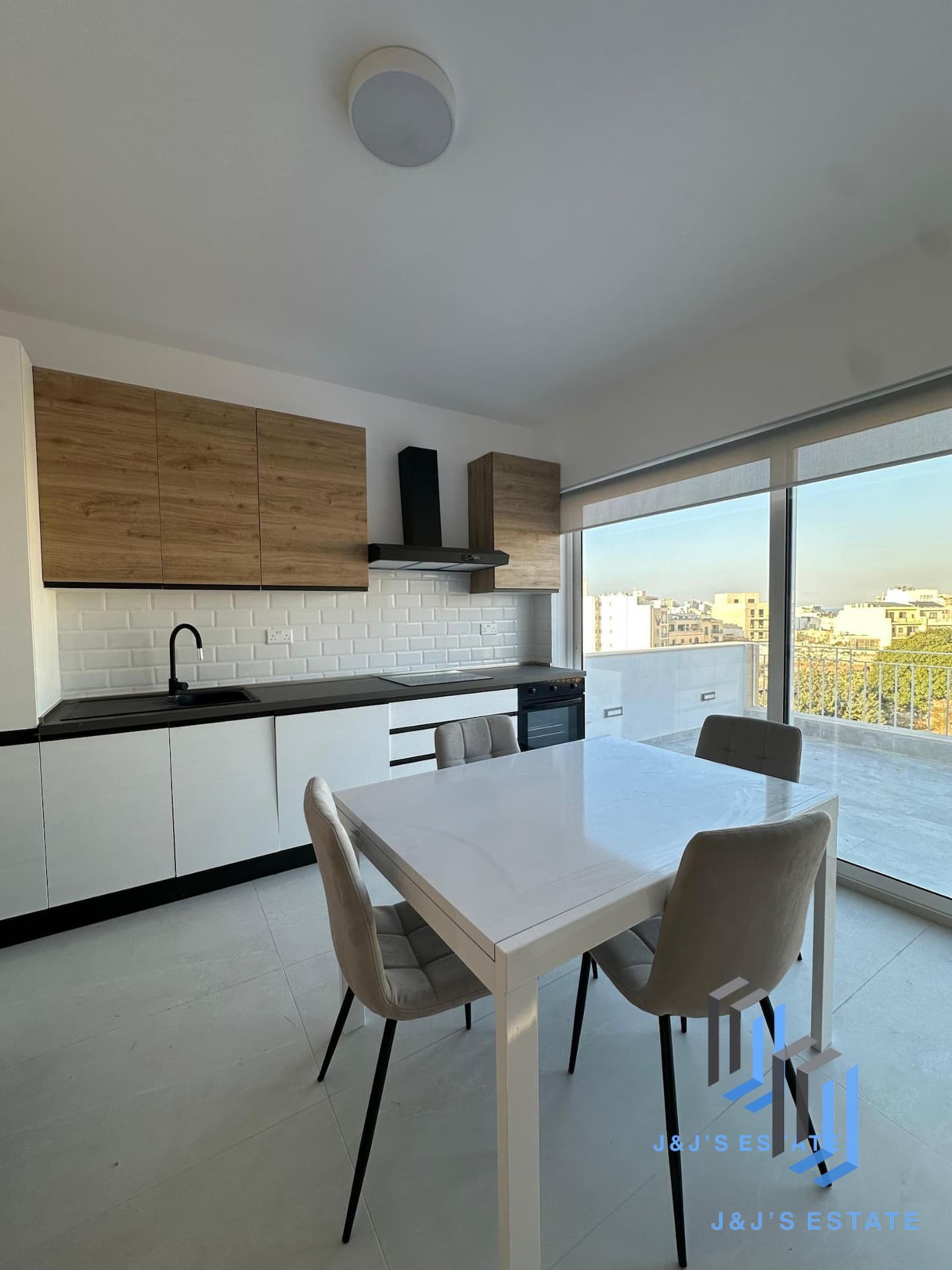 Modern 1-Bedroom Penthouse in Msida with City Views · 3