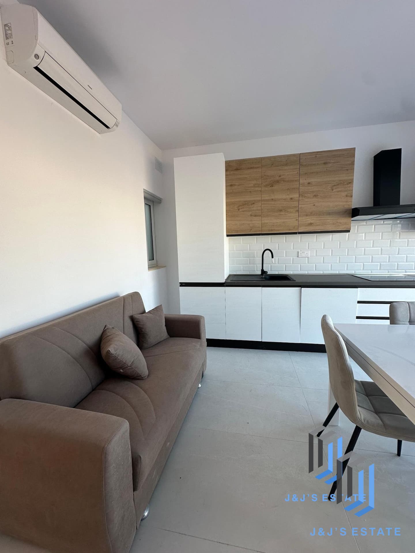 Modern 1-Bedroom Penthouse in Msida with City Views · 4