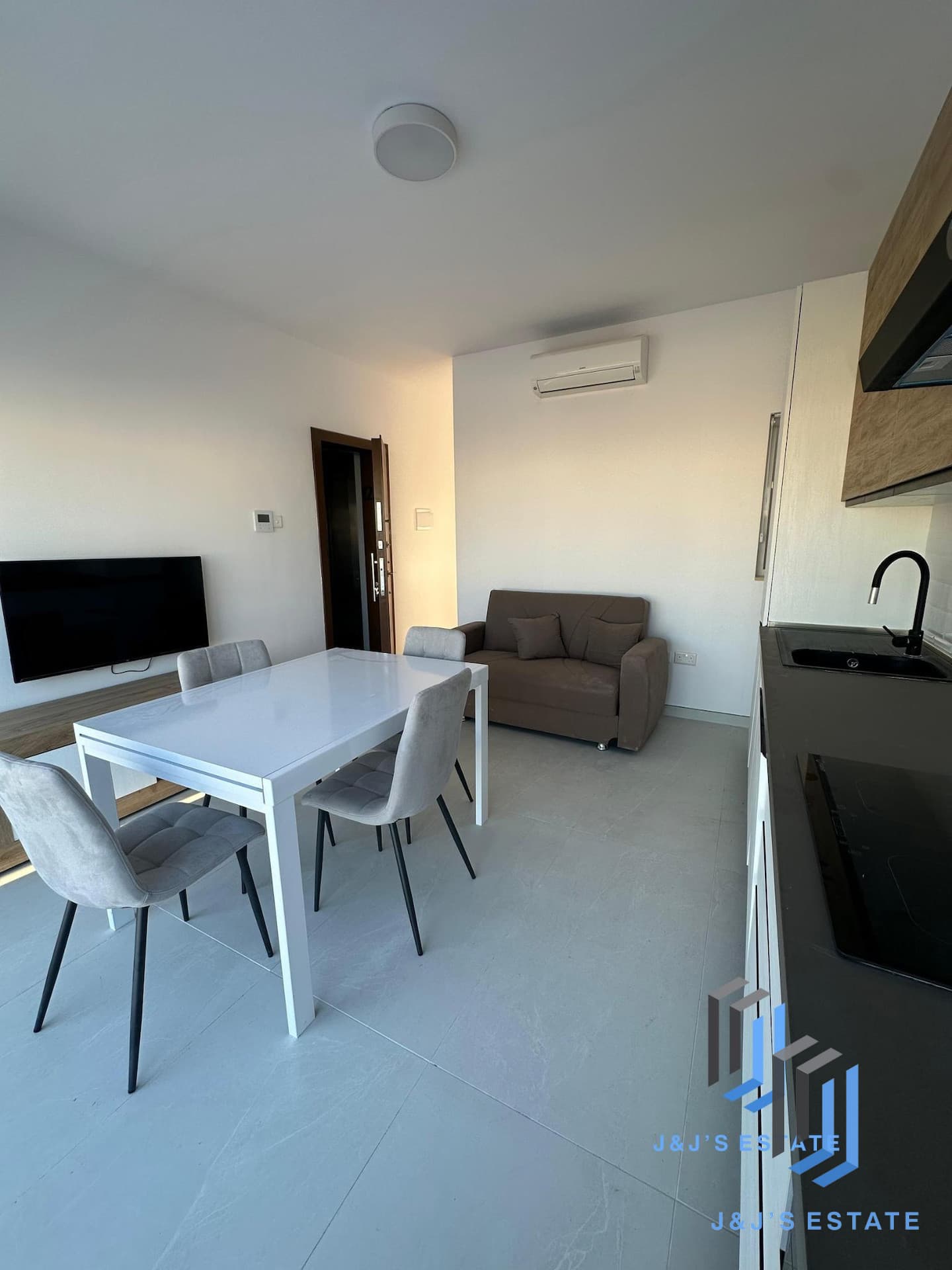 Modern 1-Bedroom Penthouse in Msida with City Views · 7