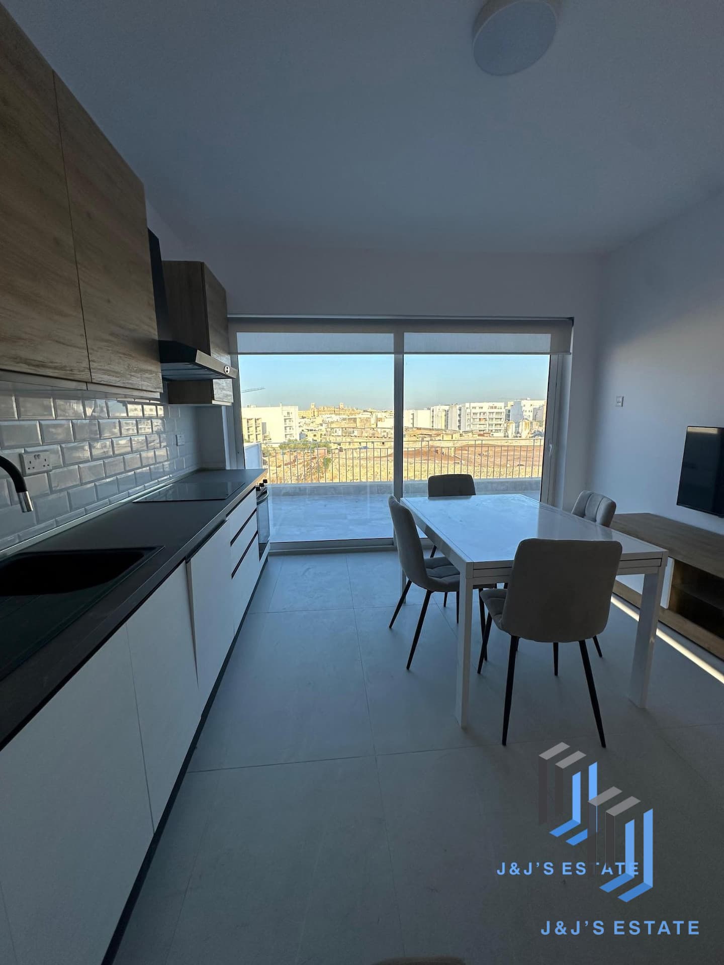 Modern 1-Bedroom Penthouse in Msida with City Views · 8