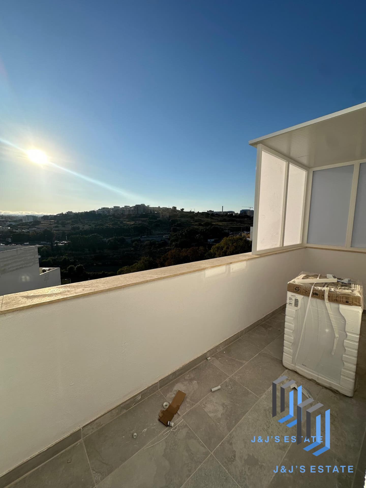 Modern 1-Bedroom Penthouse in Msida with City Views · 12