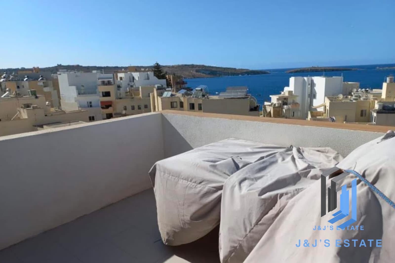 Seafront 2-Bedroom Duplex Penthouse in St Paul’s Bay · 4