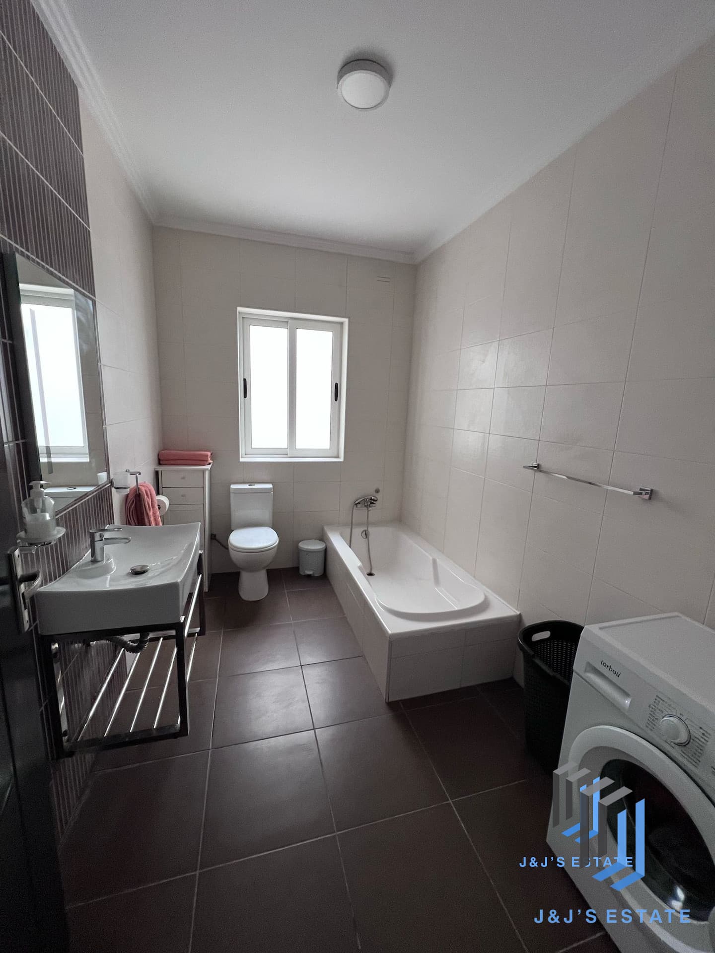 Fully Equipped 3-Bedroom Apartment in Żebbuġ · 7