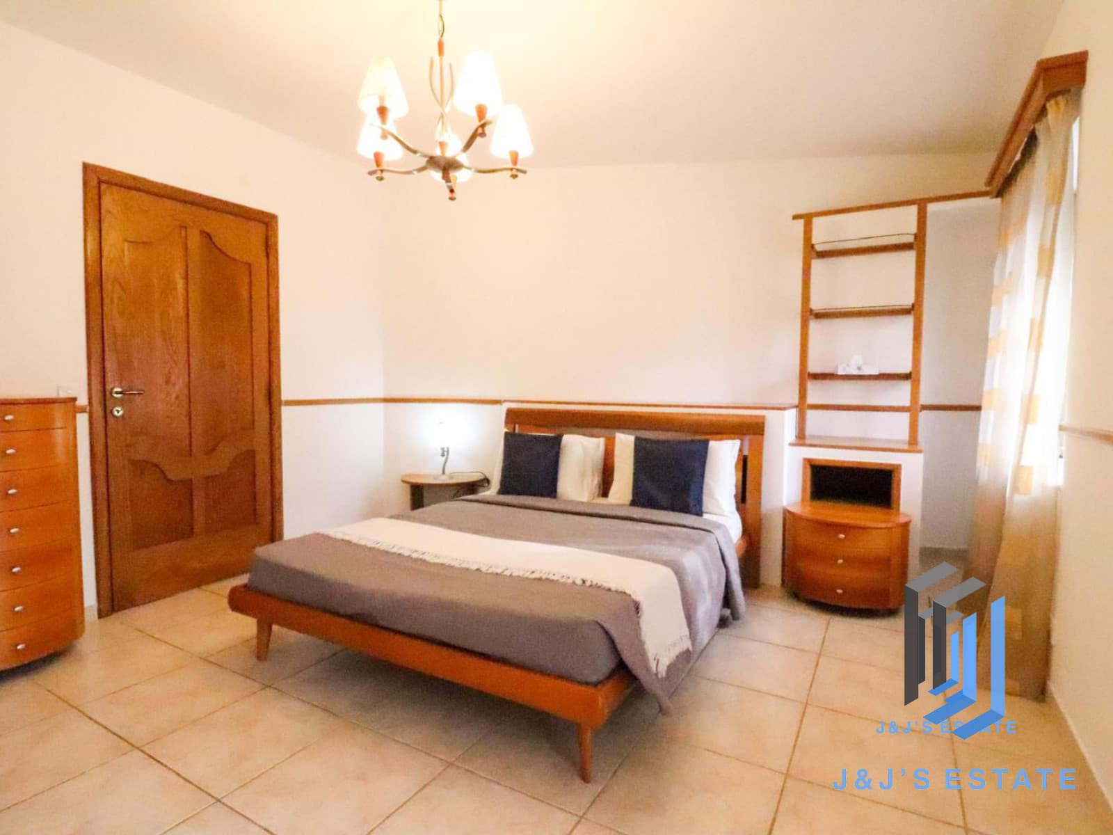 Modern 5-Bedroom Villa with Pool in Mellieha · 4