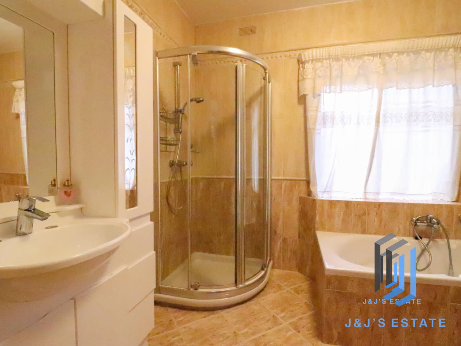 Modern 5-Bedroom Villa with Pool in Mellieha · 7