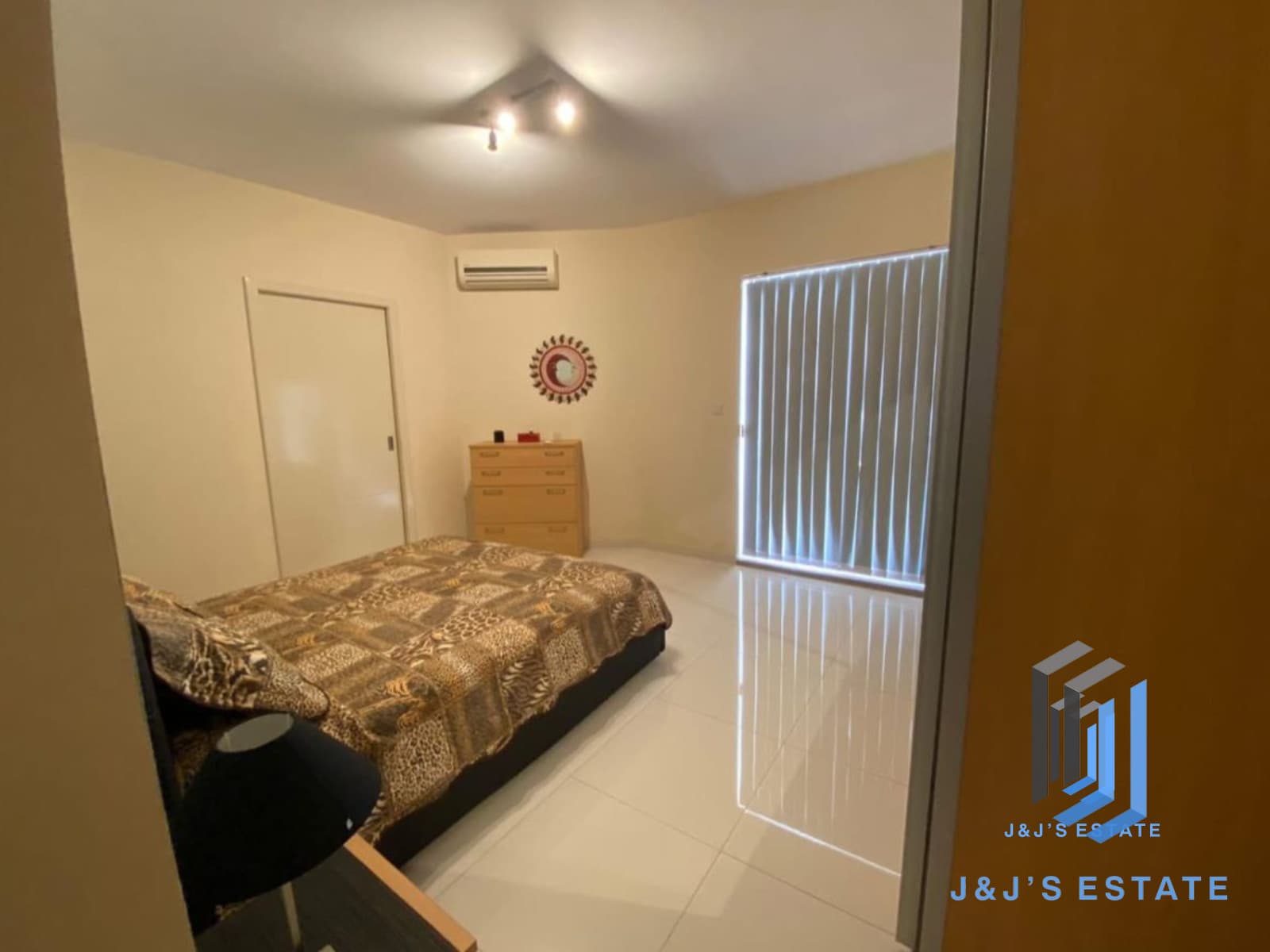 Luxurious Penthouse with Huge Terrace & Harbour Views in Kalkara · 3