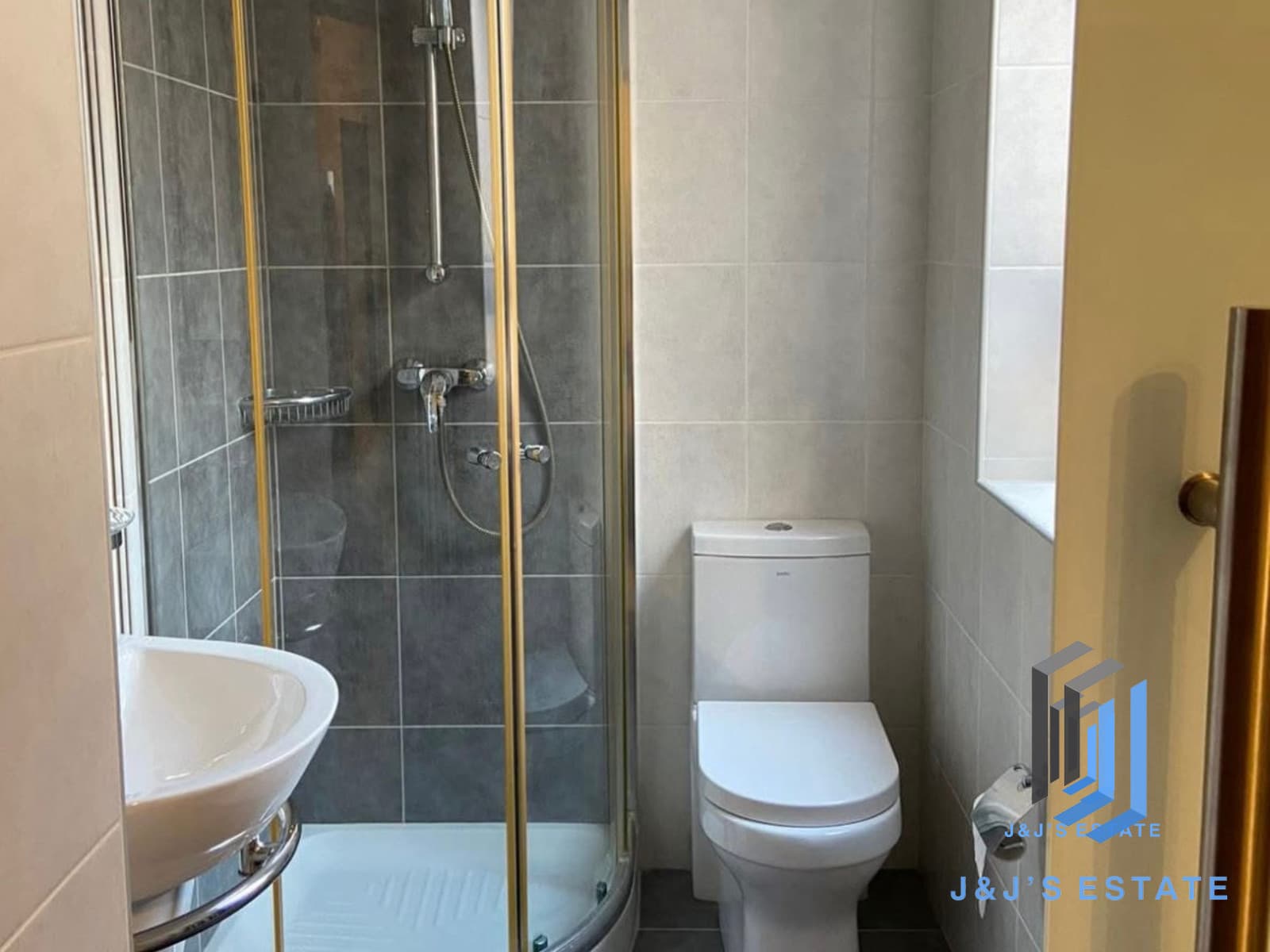 Luxurious Penthouse with Huge Terrace & Harbour Views in Kalkara · 4