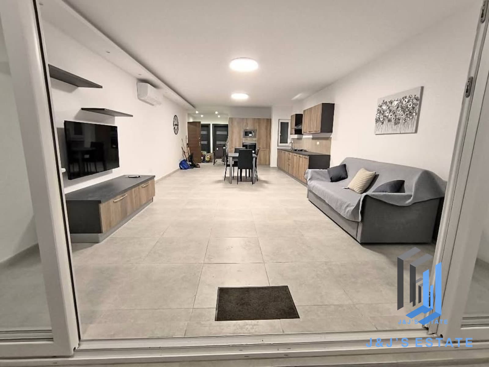 Stylish 2-Bedroom Apartment for Rent in Bugibba · 2