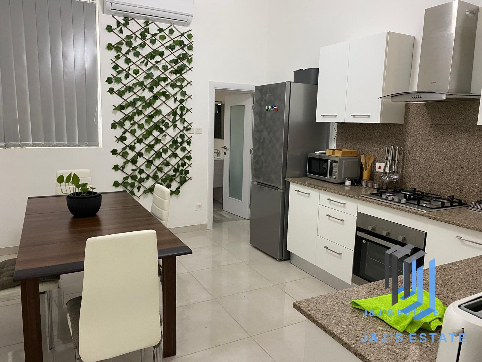 Elevated 2-Bedroom Maisonette with Private Roof in Gzira · 2