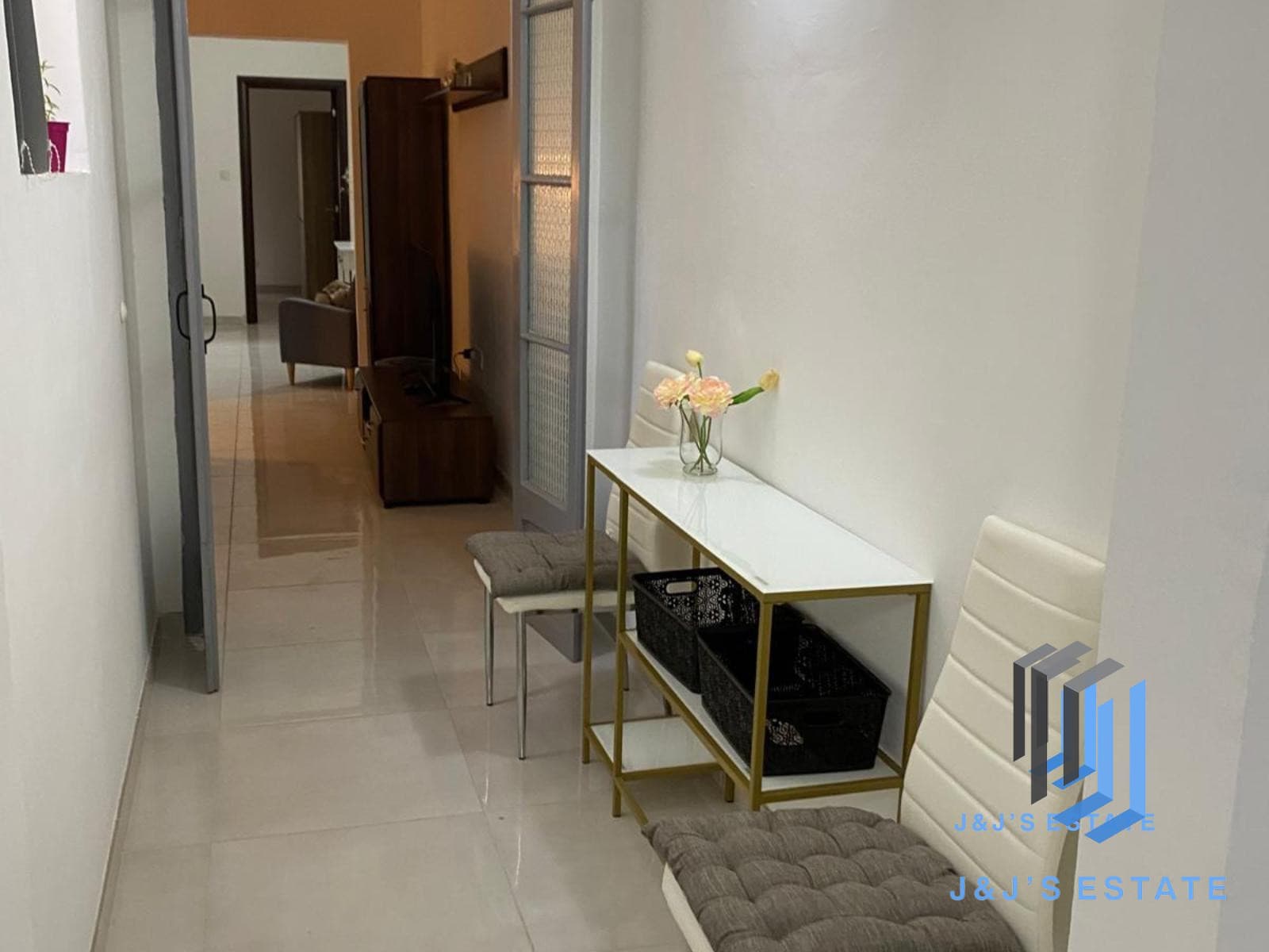 Elevated 2-Bedroom Maisonette with Private Roof in Gzira · 6