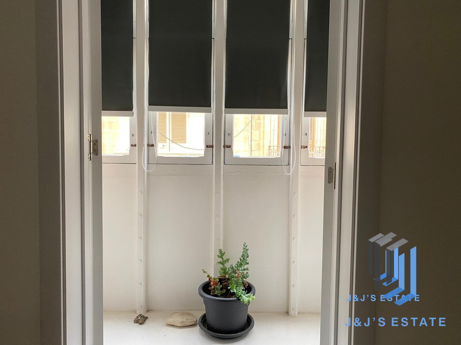 Elevated 2-Bedroom Maisonette with Private Roof in Gzira · 7