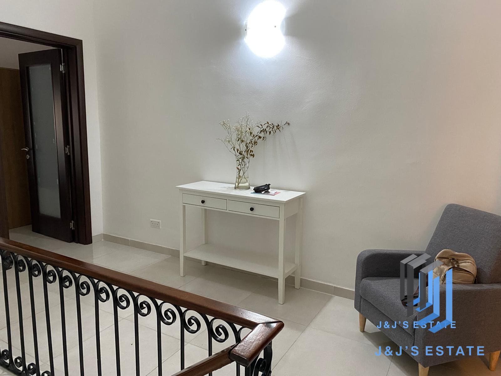 Elevated 2-Bedroom Maisonette with Private Roof in Gzira · 8