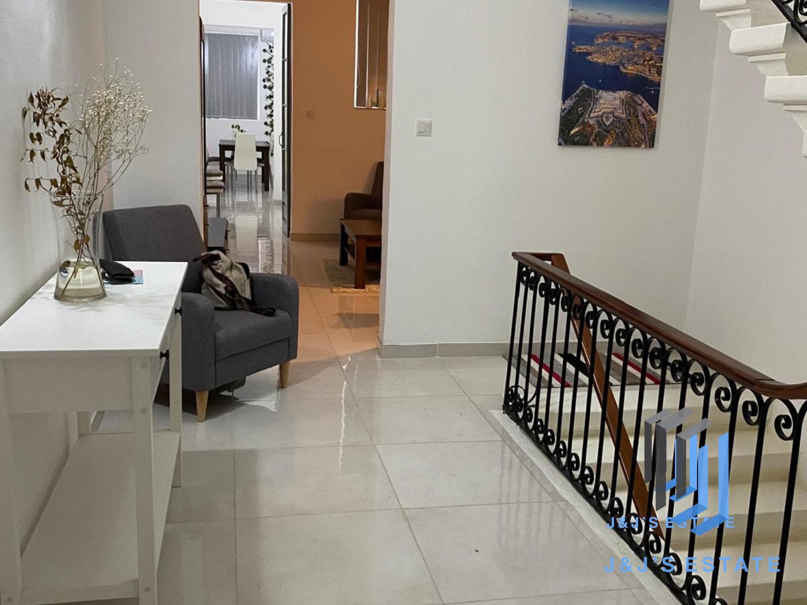 Elevated 2-Bedroom Maisonette with Private Roof in Gzira · 9