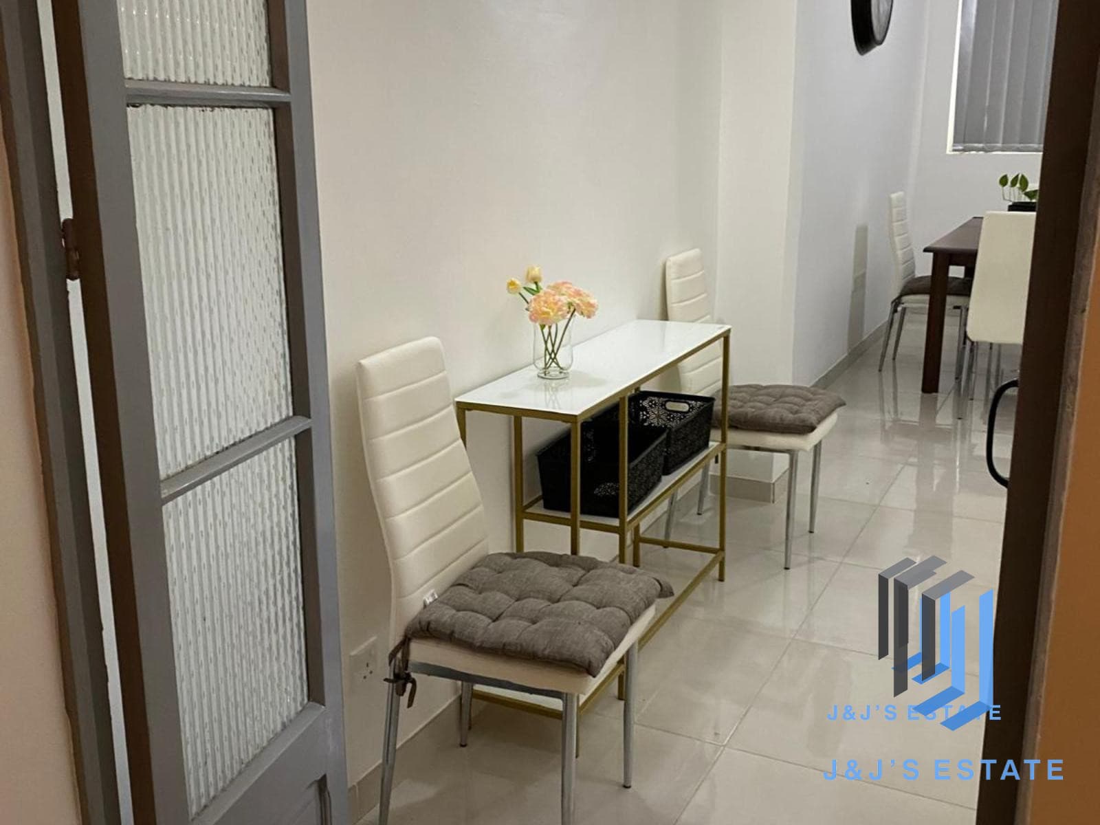 Elevated 2-Bedroom Maisonette with Private Roof in Gzira · 10