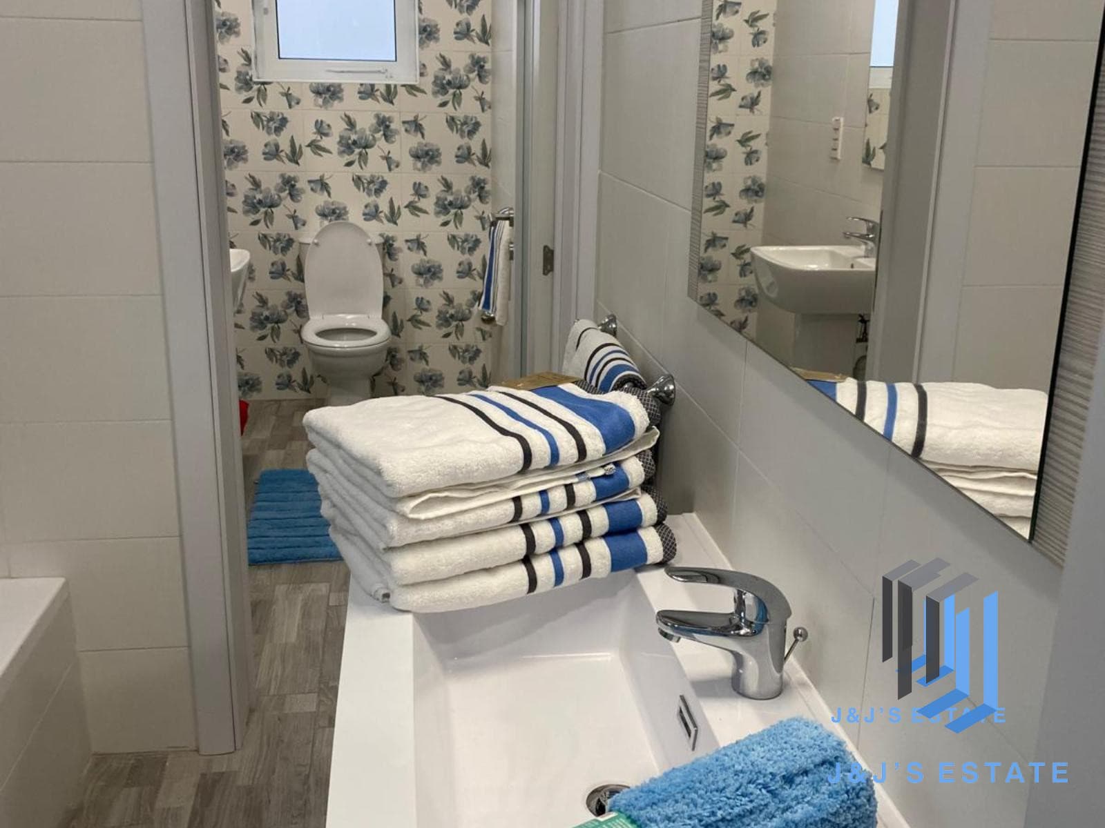 Elevated 2-Bedroom Maisonette with Private Roof in Gzira · 11