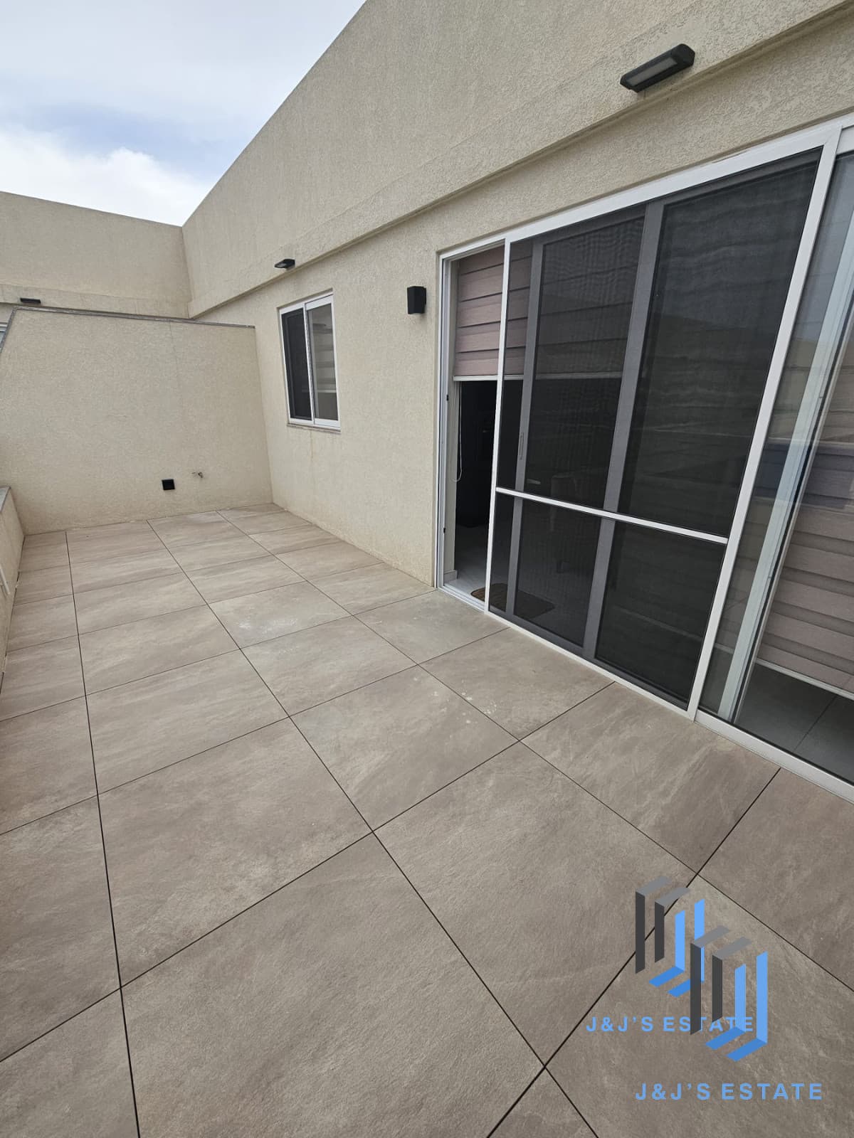 Modern 2-Bedroom Penthouse with Balcony in Qawra · 6