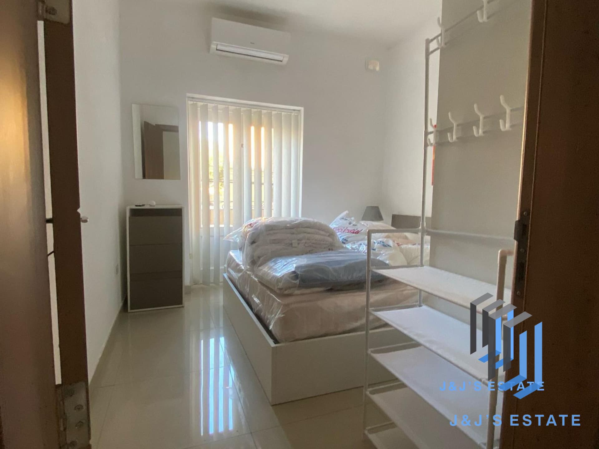 Bright & Modern 3-Bedroom Corner Apartment in St Julian's · 4