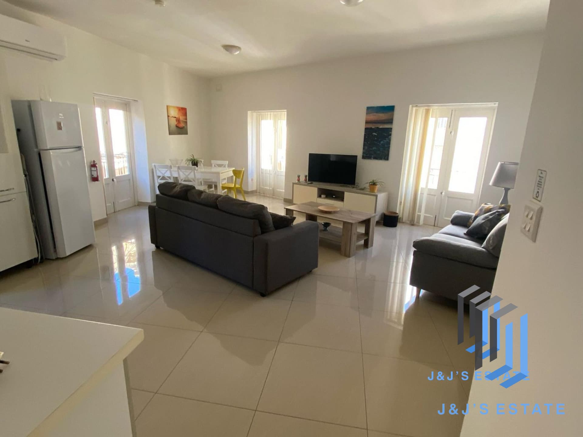 Bright & Modern 3-Bedroom Corner Apartment in St Julian's · 5