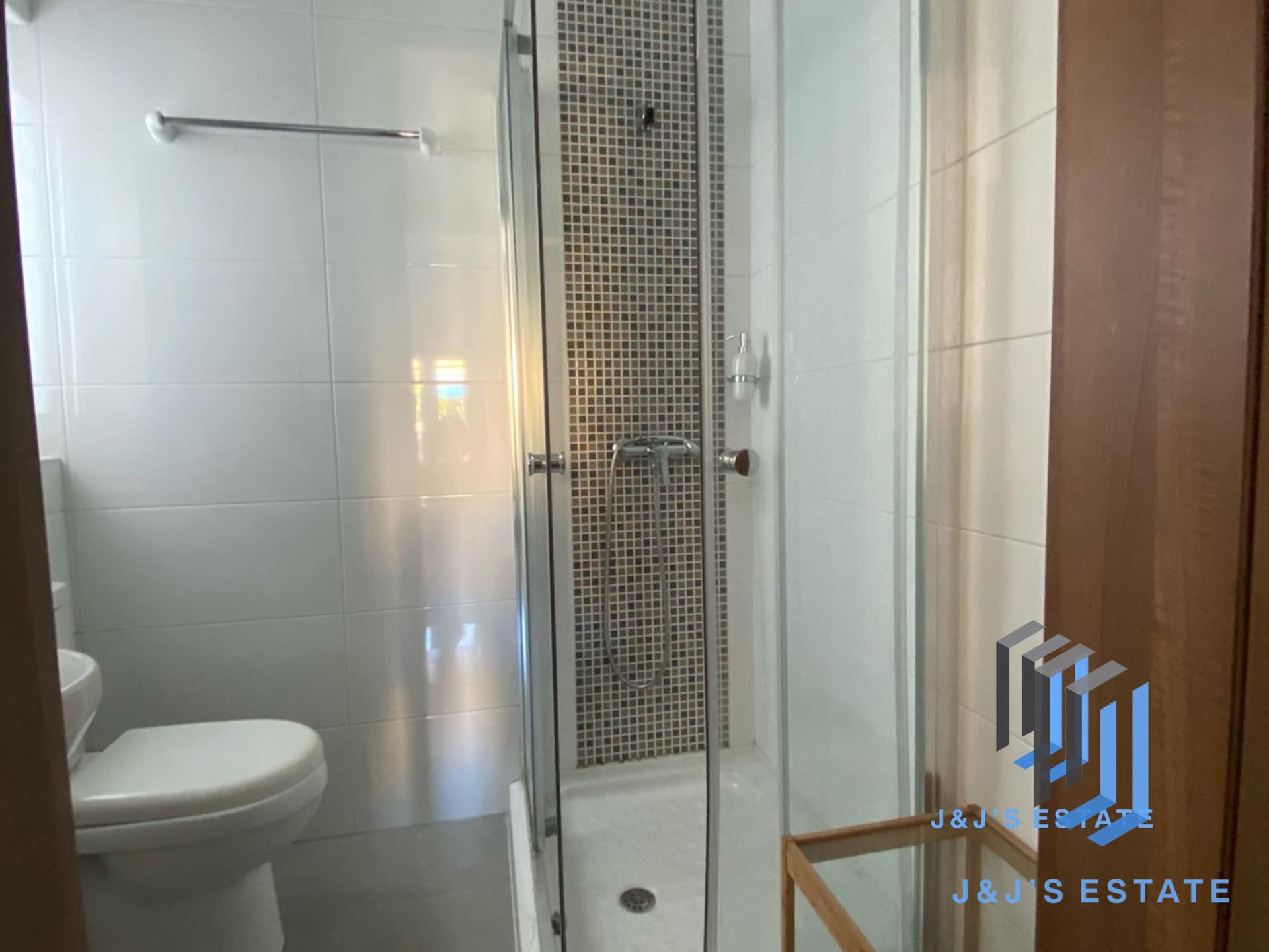 Bright & Modern 3-Bedroom Corner Apartment in St Julian's · 6